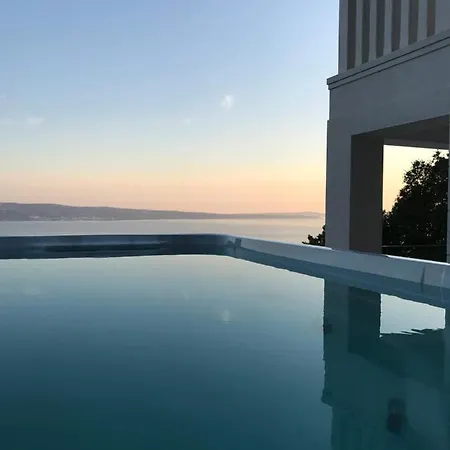 Stone Oasis With Swimspa Pool